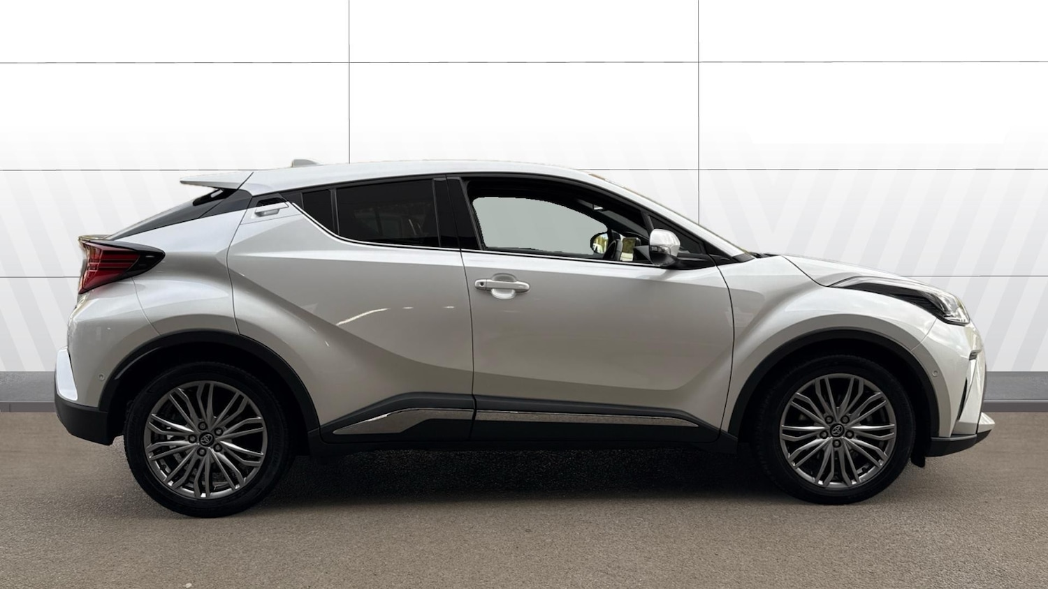 Used Toyota C-HR 2023 for sale - 76194698: Photo 5