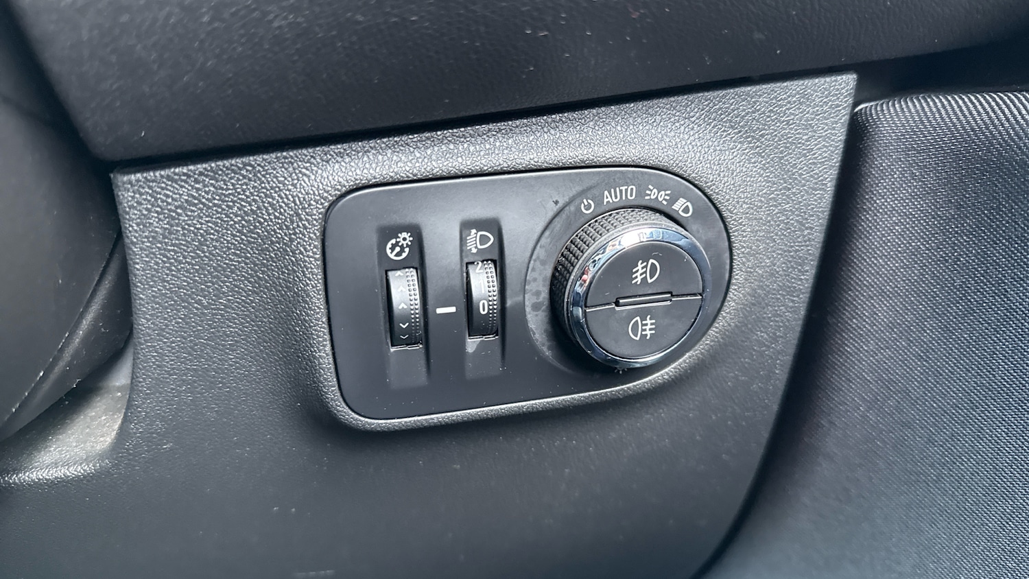 Used Vauxhall Corsa 2015 for sale - 77803056: Photo 32