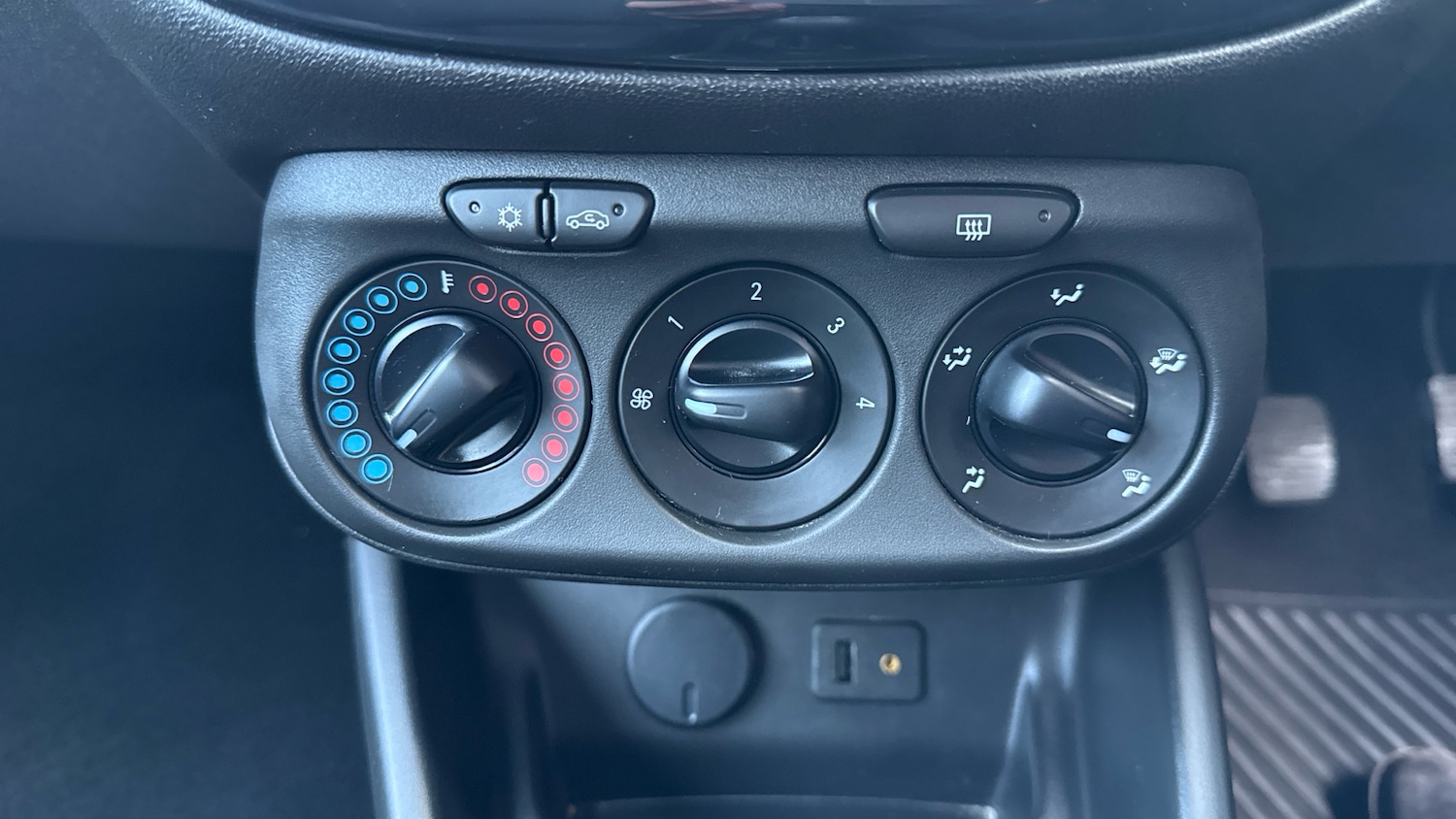 Used Vauxhall Corsa 2015 for sale - 77803056: Photo 37