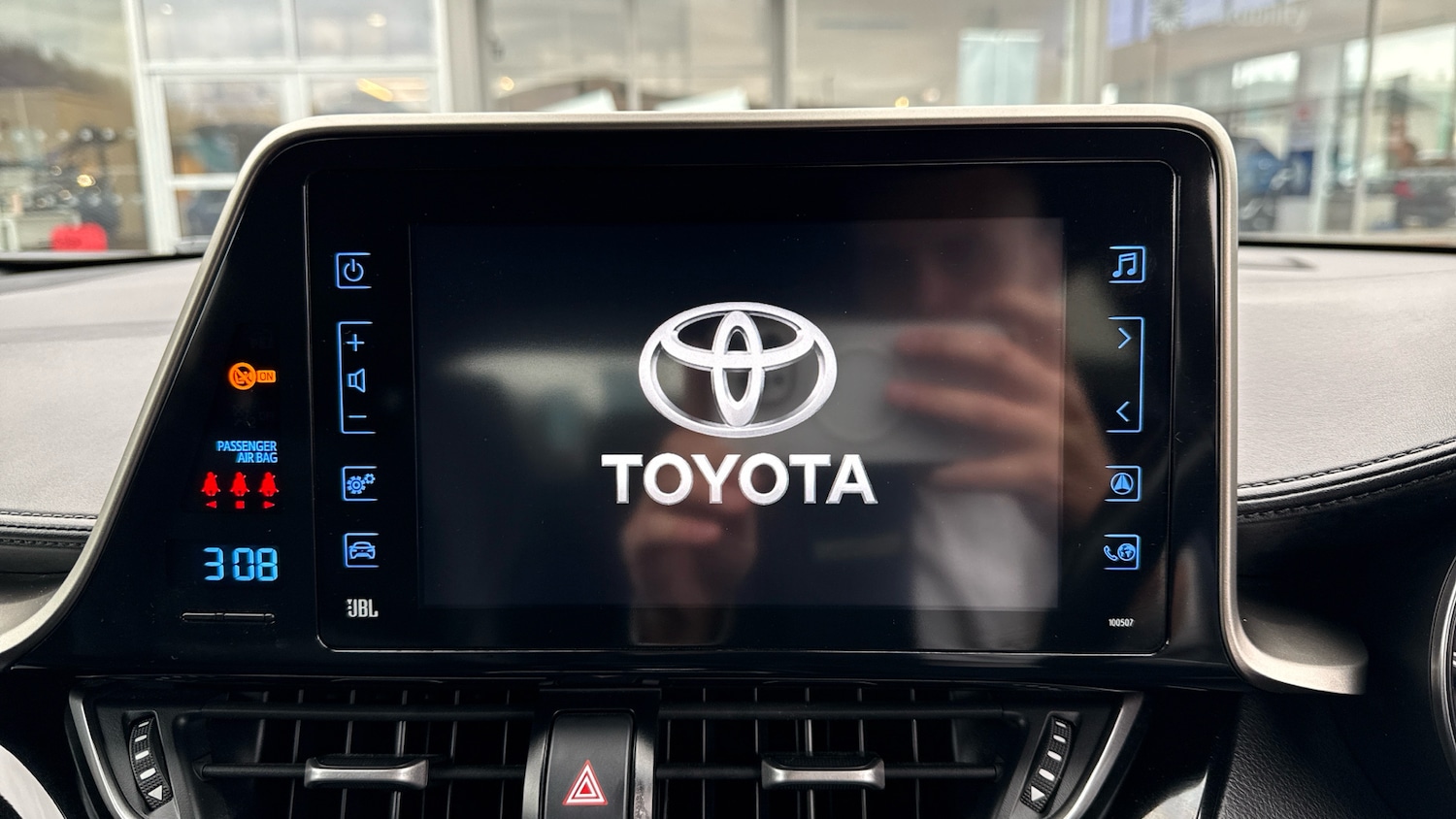 Used Toyota C-HR 2018 for sale - 78094927: Photo 12