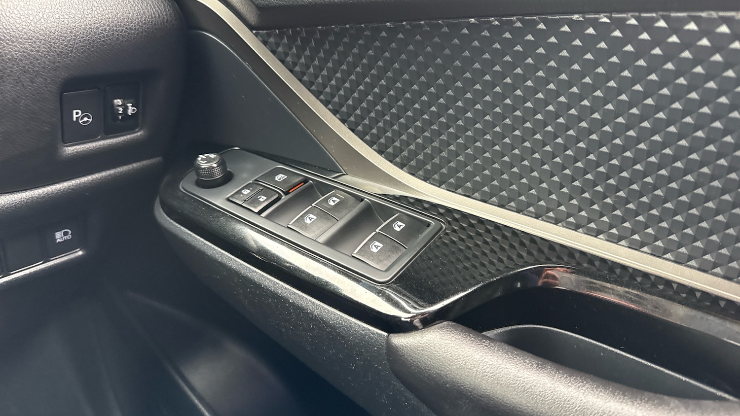 Used Toyota C-HR 2018 for sale - 78094927: Photo 31