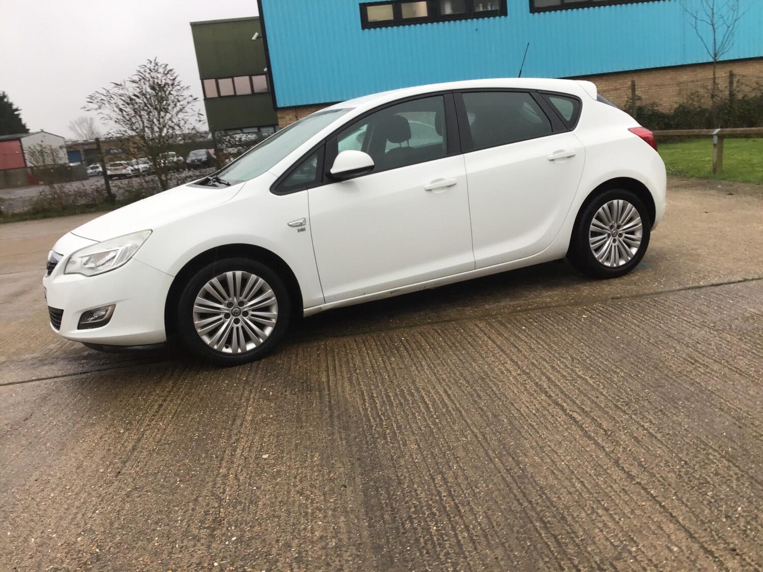 Used Vauxhall Astra 2011 for sale - 77892259: Photo 16