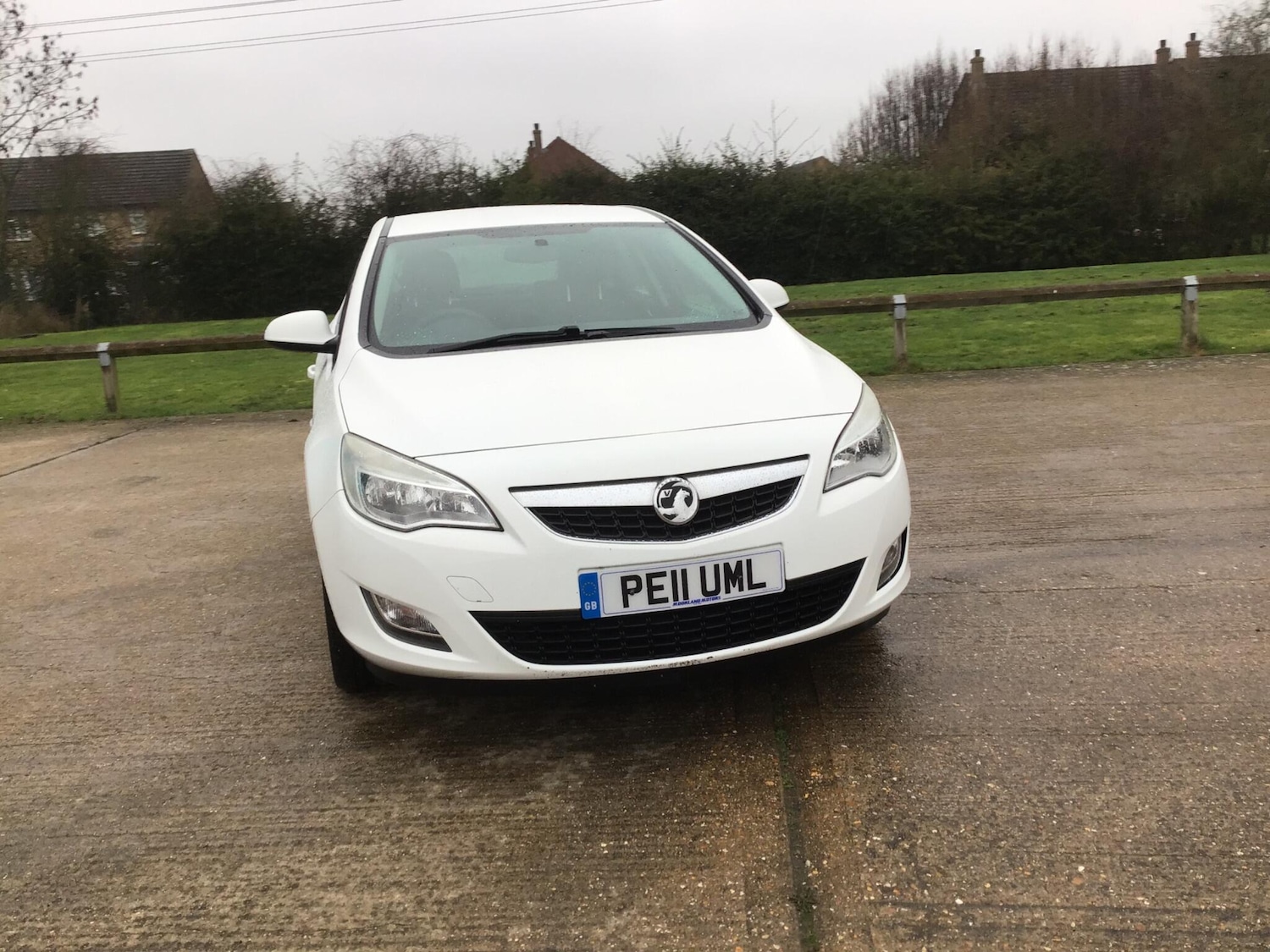 Used Vauxhall Astra 2011 for sale - 77892259: Photo 2