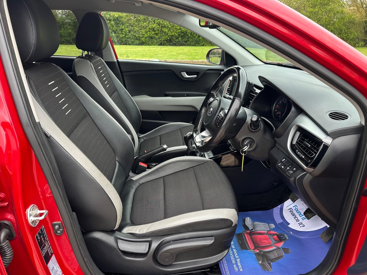 Used Kia Stonic for sale - 78127677: Photo 32