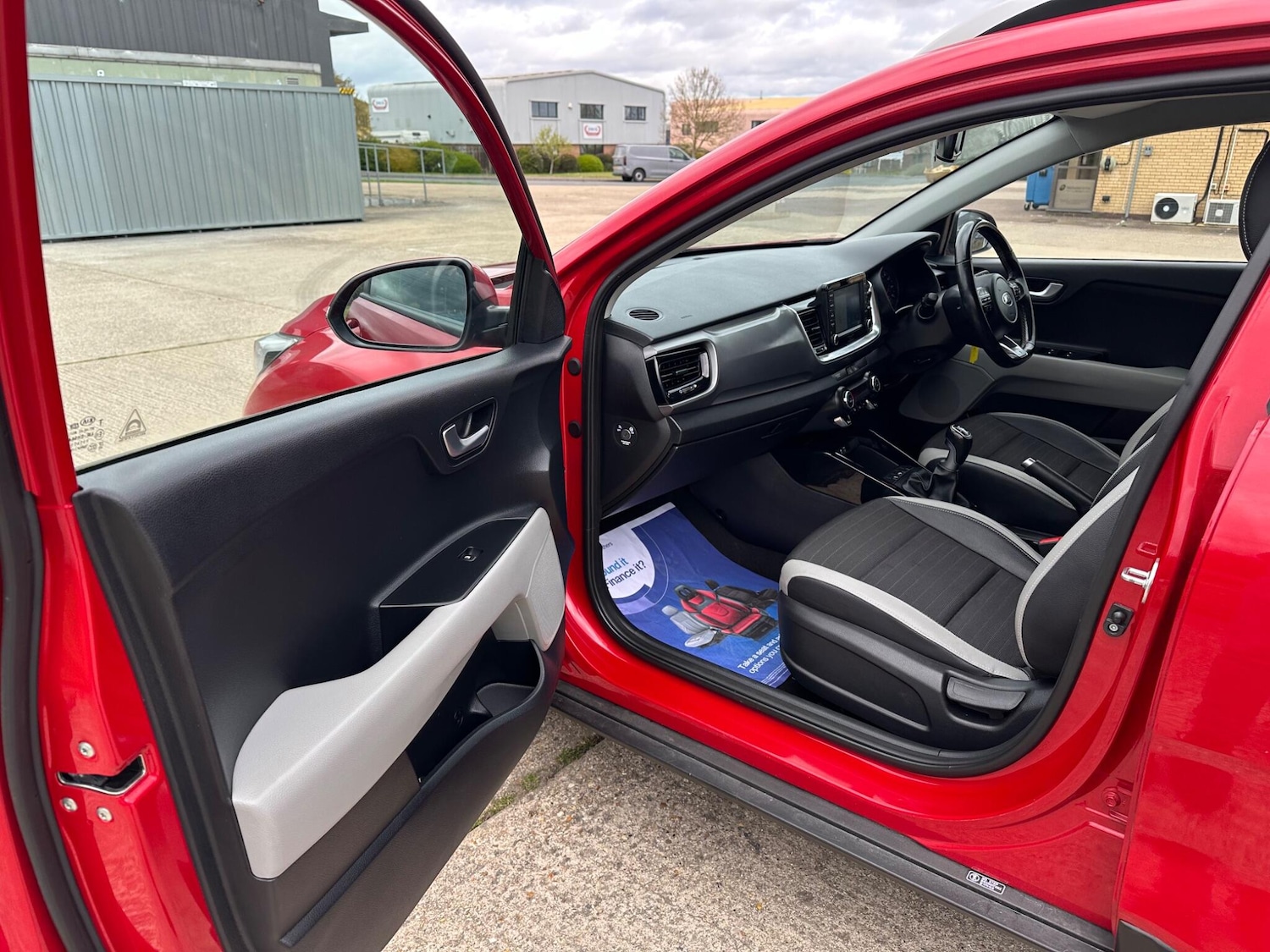 Used Kia Stonic for sale - 78127677: Photo 42