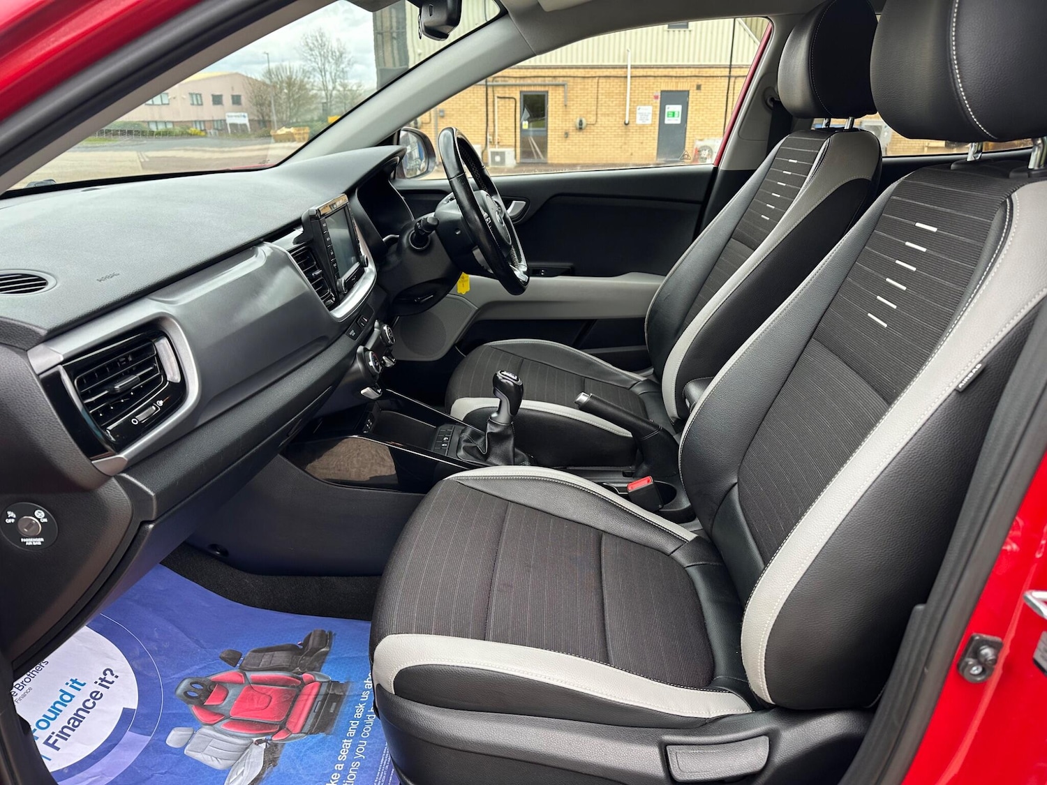 Used Kia Stonic for sale - 78127677: Photo 44