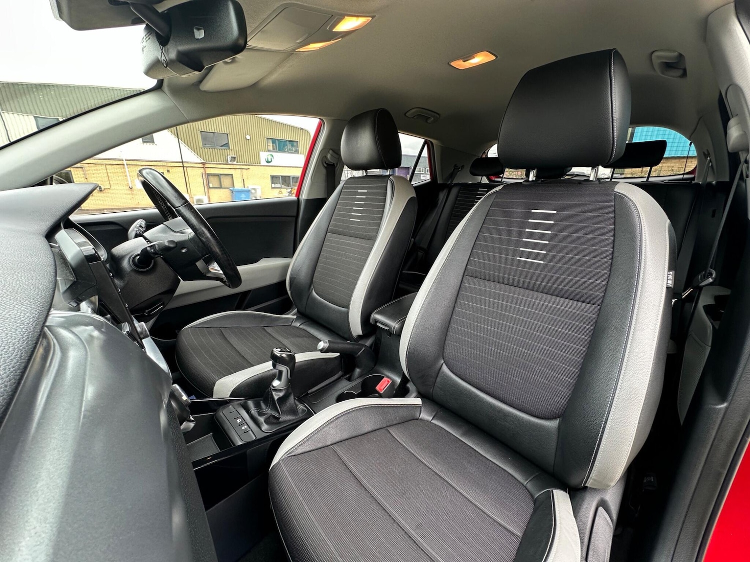 Used Kia Stonic for sale - 78127677: Photo 45