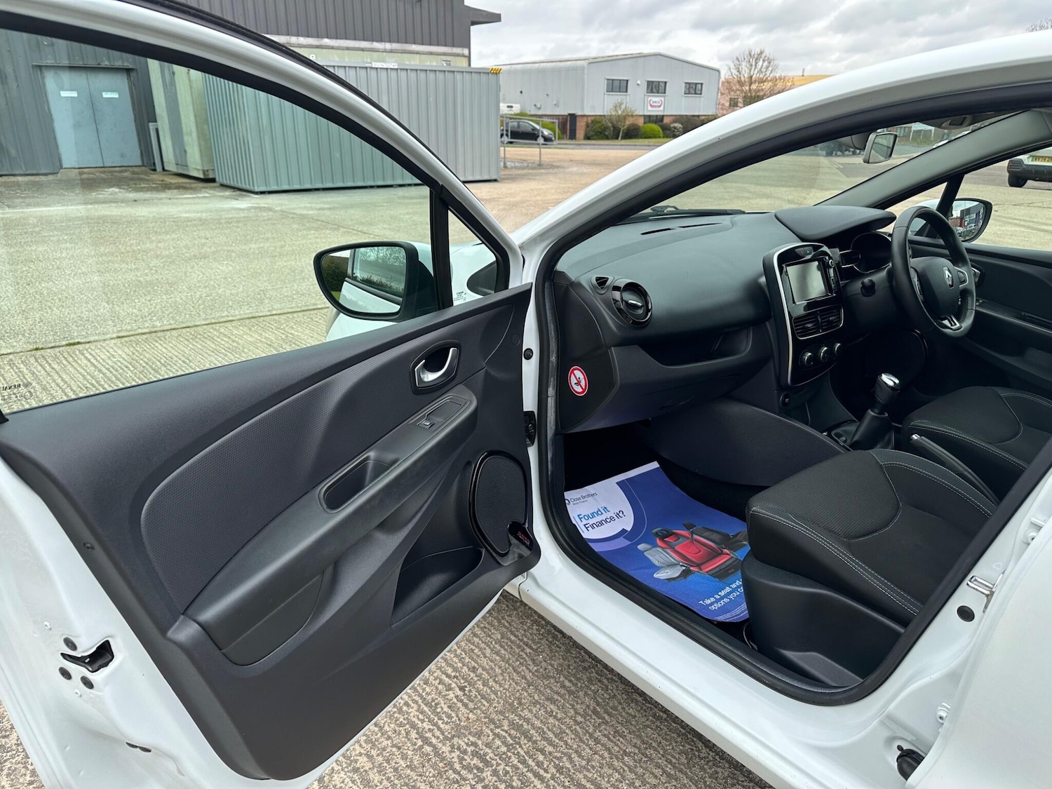 Used Renault Clio 2017 for sale - 78086635: Photo 44