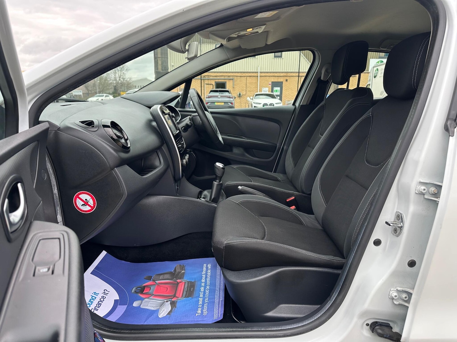 Used Renault Clio 2017 for sale - 78086635: Photo 49