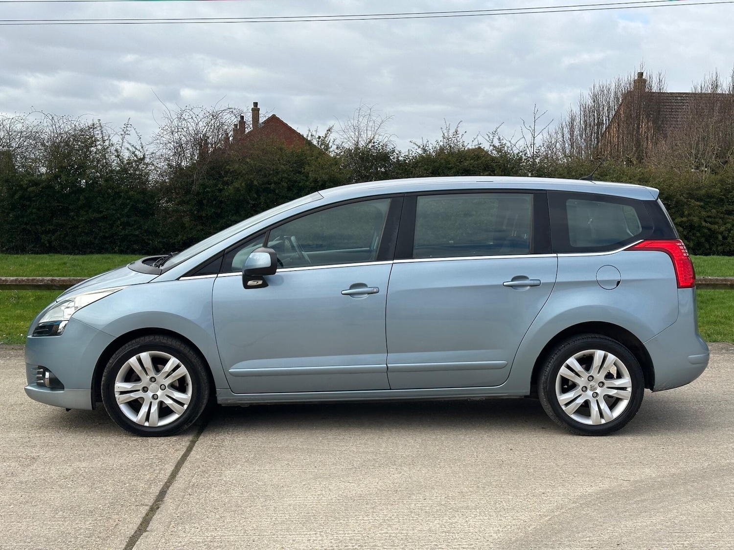 Used Peugeot 5008 2012 for sale - 77647129: Photo 5