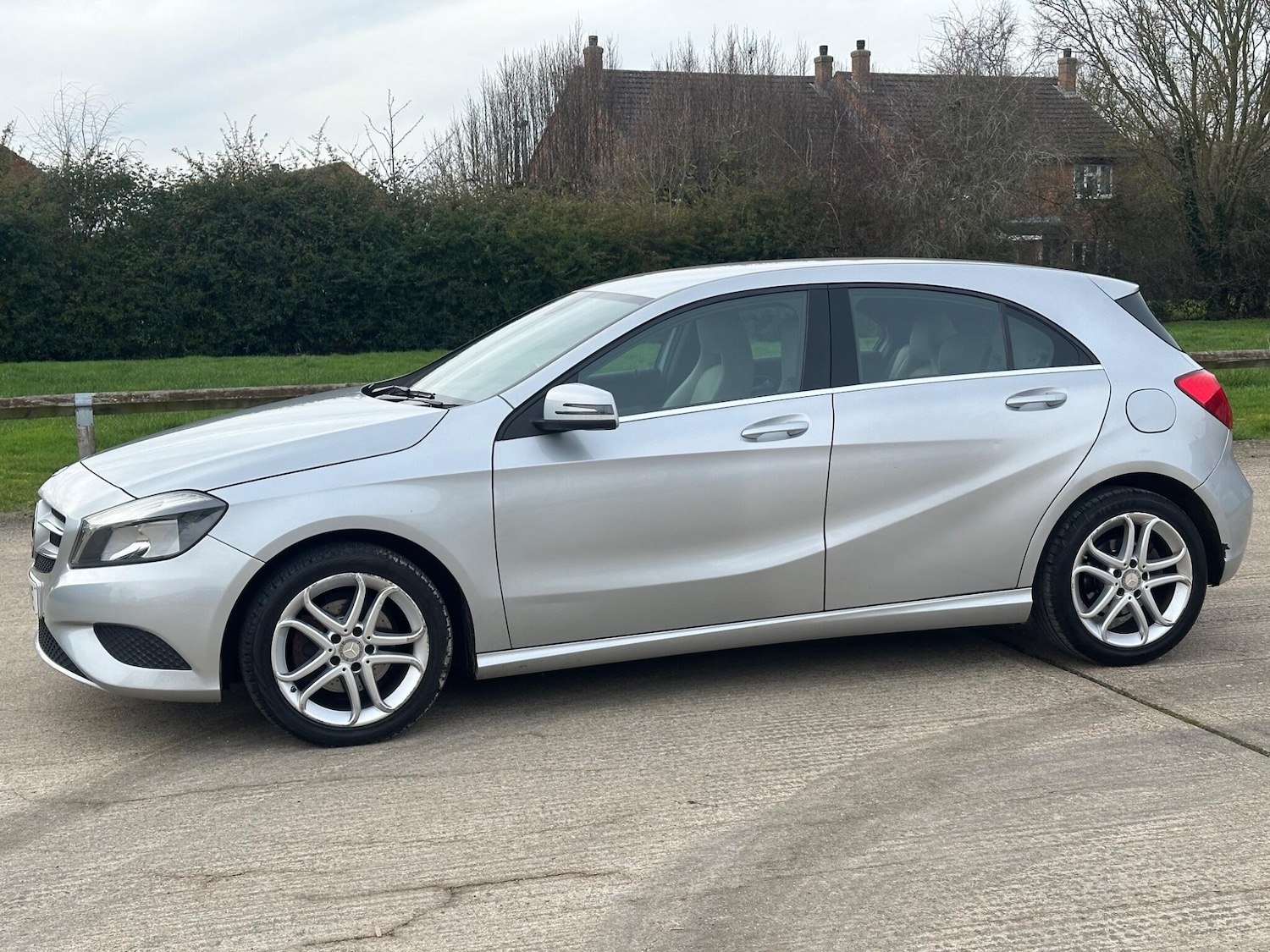 Used Mercedes-Benz A-Class 2015 for sale - 77612601: Photo 8