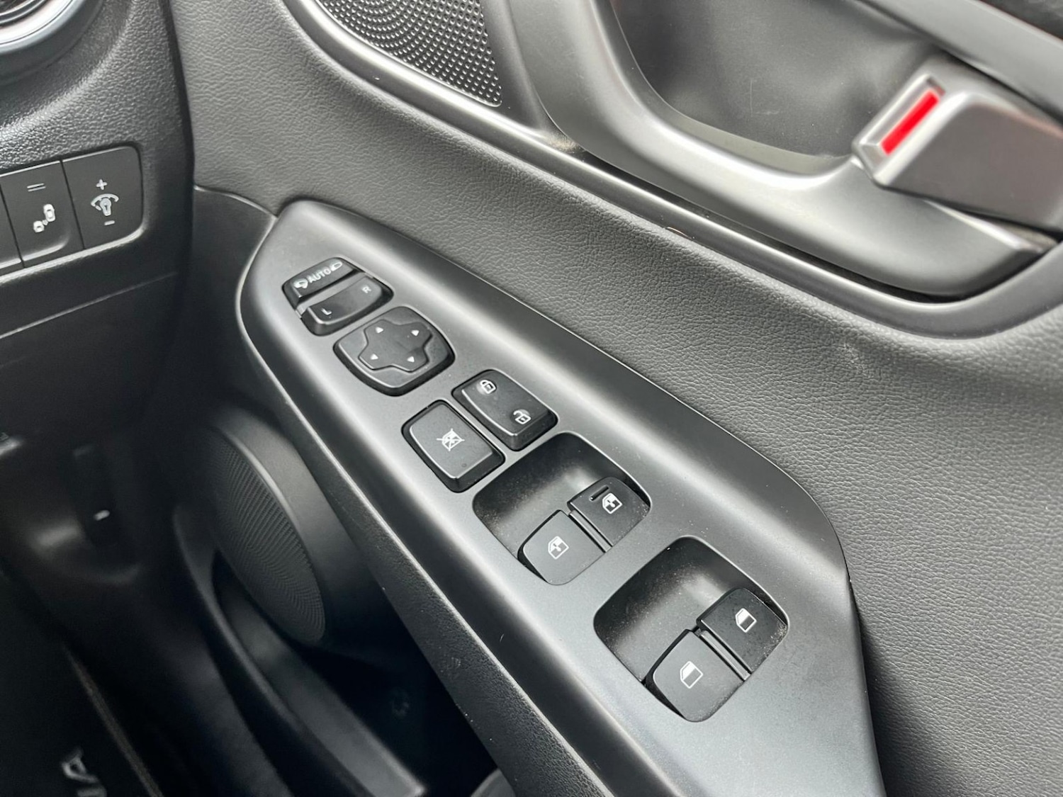 Used Hyundai KONA 2018 for sale - 77643690: Photo 18