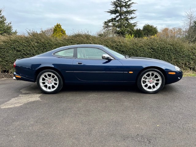 Used Jaguar XKR 1999 for sale - 76794029: Photo 4