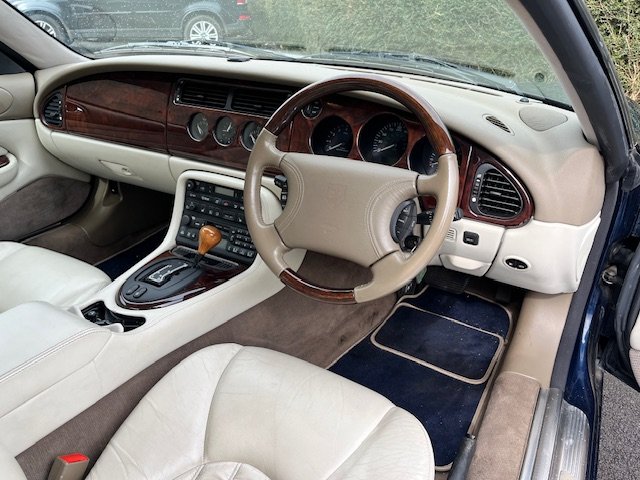 Used Jaguar XKR 1999 for sale - 76794029: Photo 7