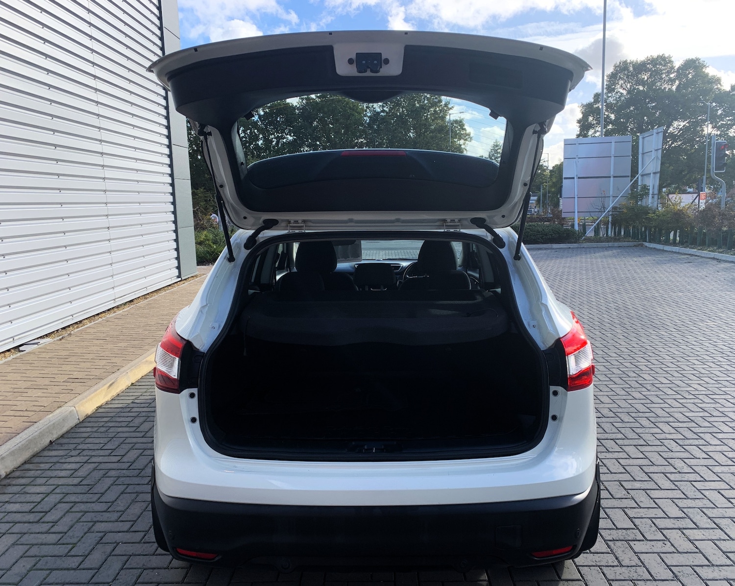 Used Nissan Qashqai 2016 for sale - 76353397: Photo 8