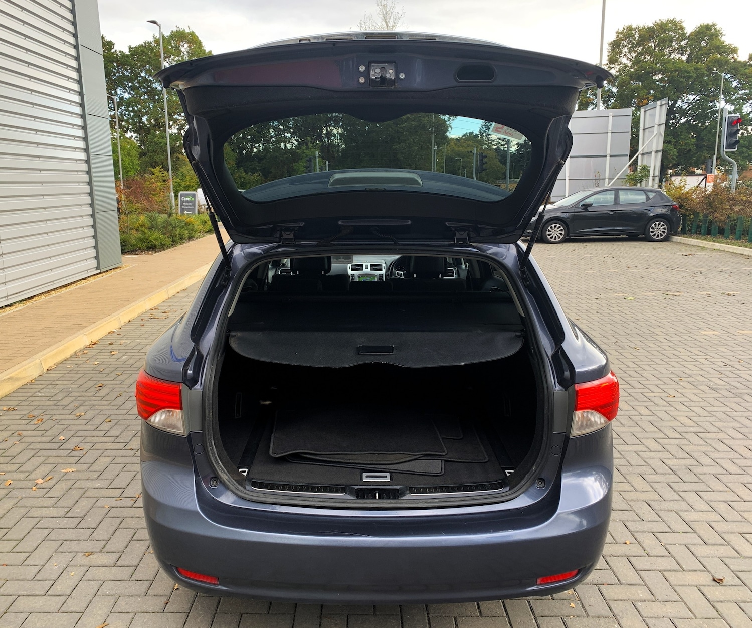 Used Toyota Avensis 2013 for sale - 76288538: Photo 8