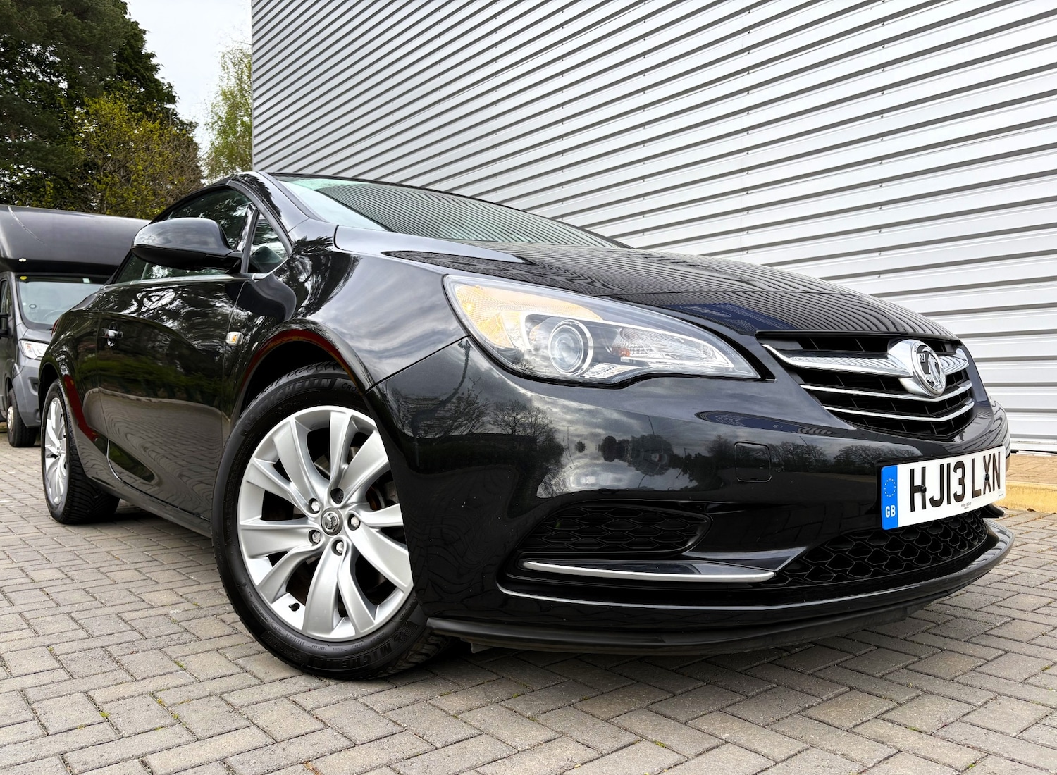 Used Vauxhall Cascada 2013 for sale - 78210482: Photo 2