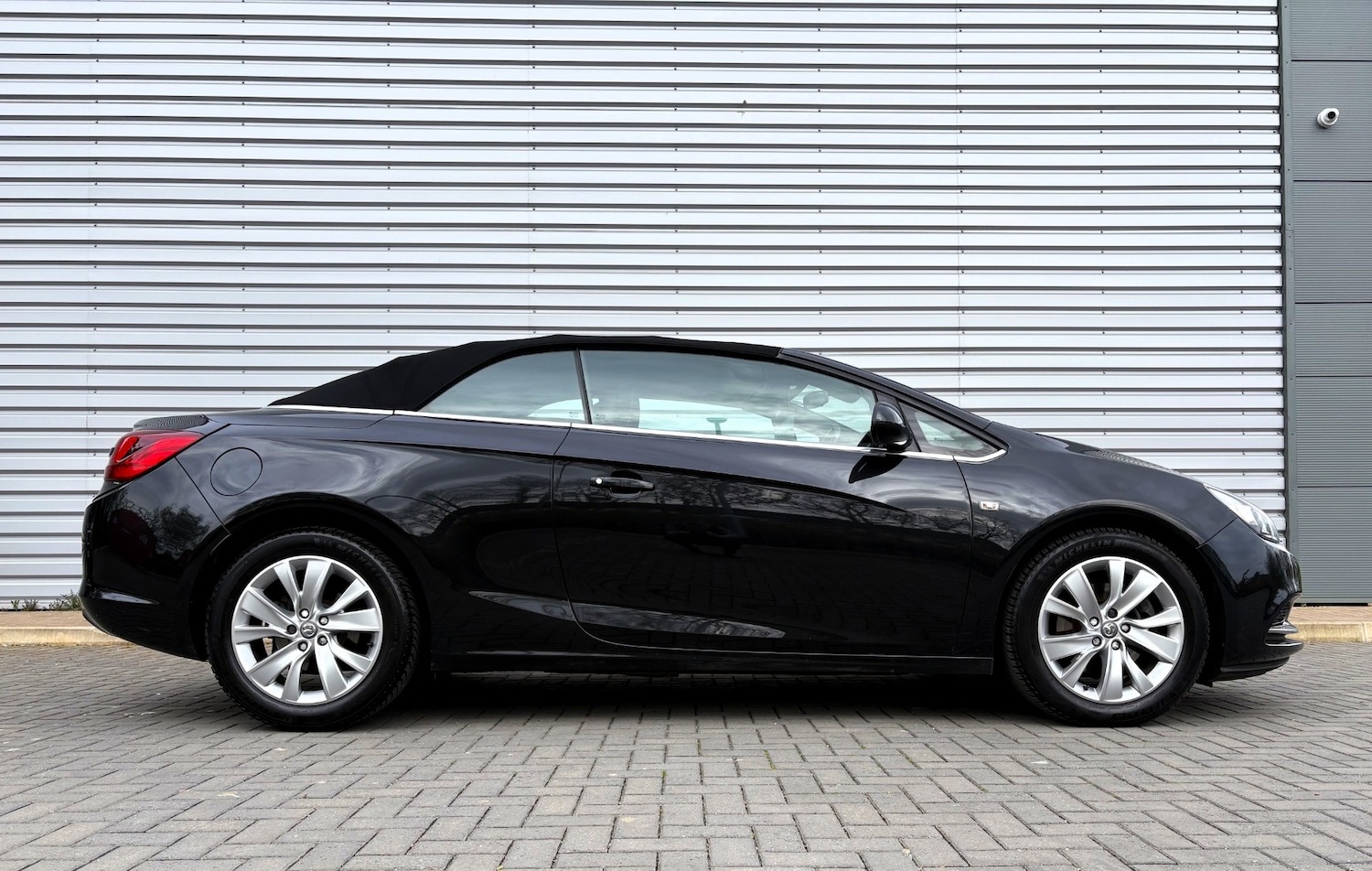 Used Vauxhall Cascada 2013 for sale - 78210482: Photo 3