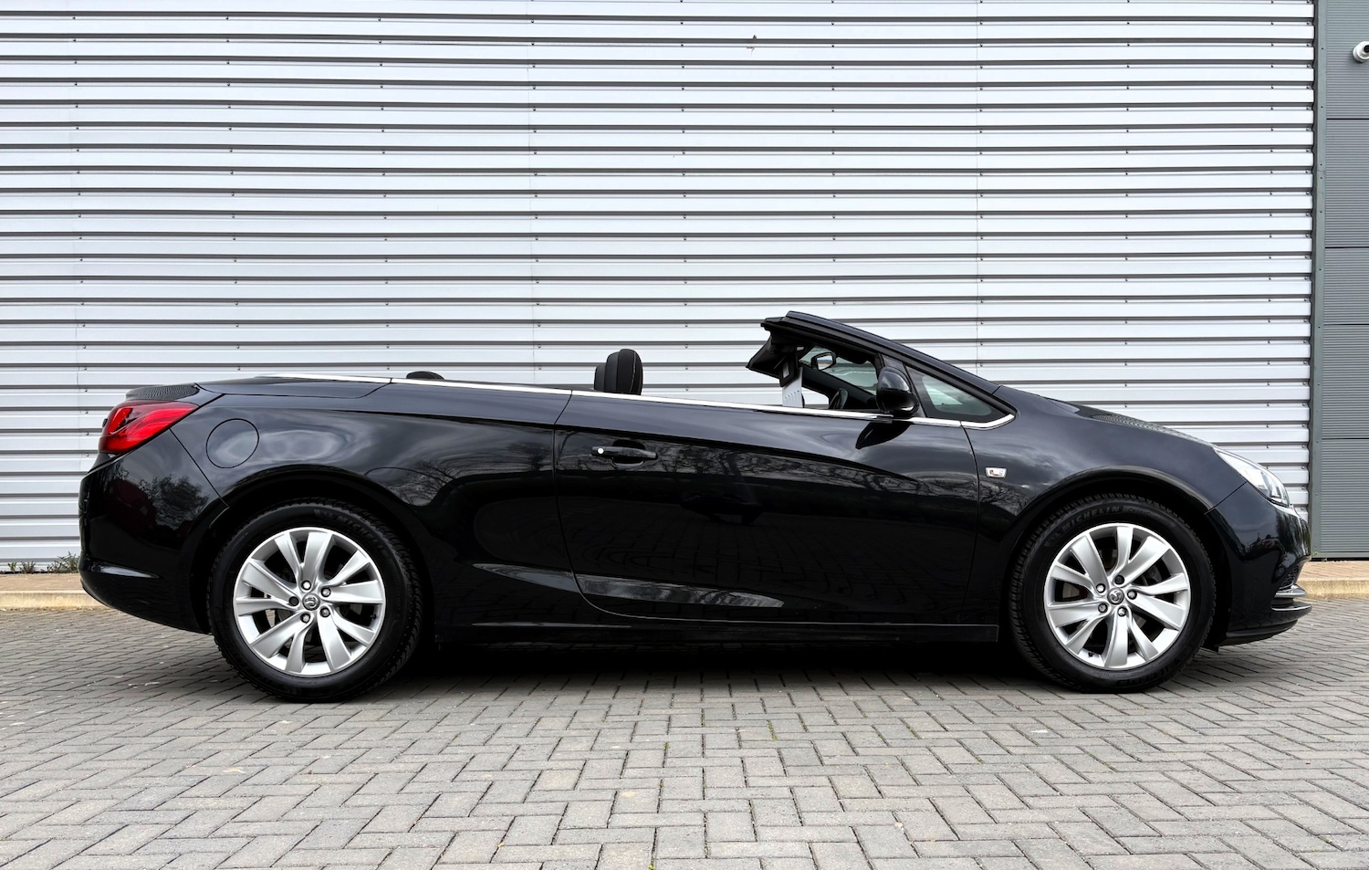 Used Vauxhall Cascada 2013 for sale - 78210482: Photo 4