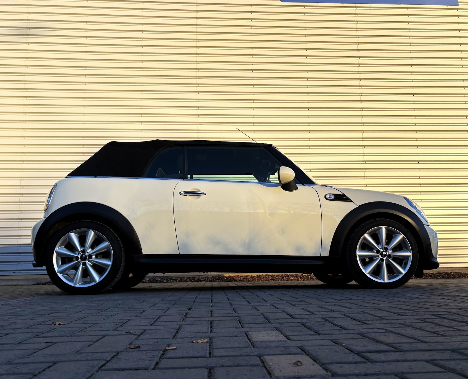 Used MINI Convertible 2013 for sale - 77094458: Photo 3