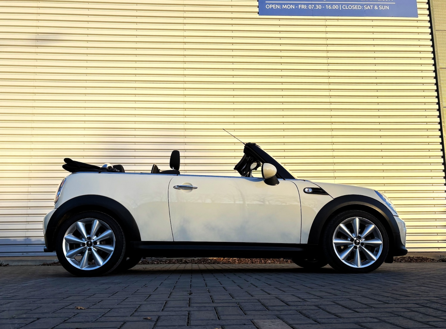 Used MINI Convertible 2013 for sale - 77094458: Photo 4