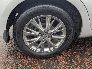 Used Toyota Yaris 2017 for sale - 75733090: Photo