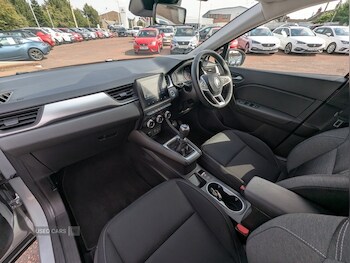 Used Renault Captur 2021 for sale - 75678600: Photo
