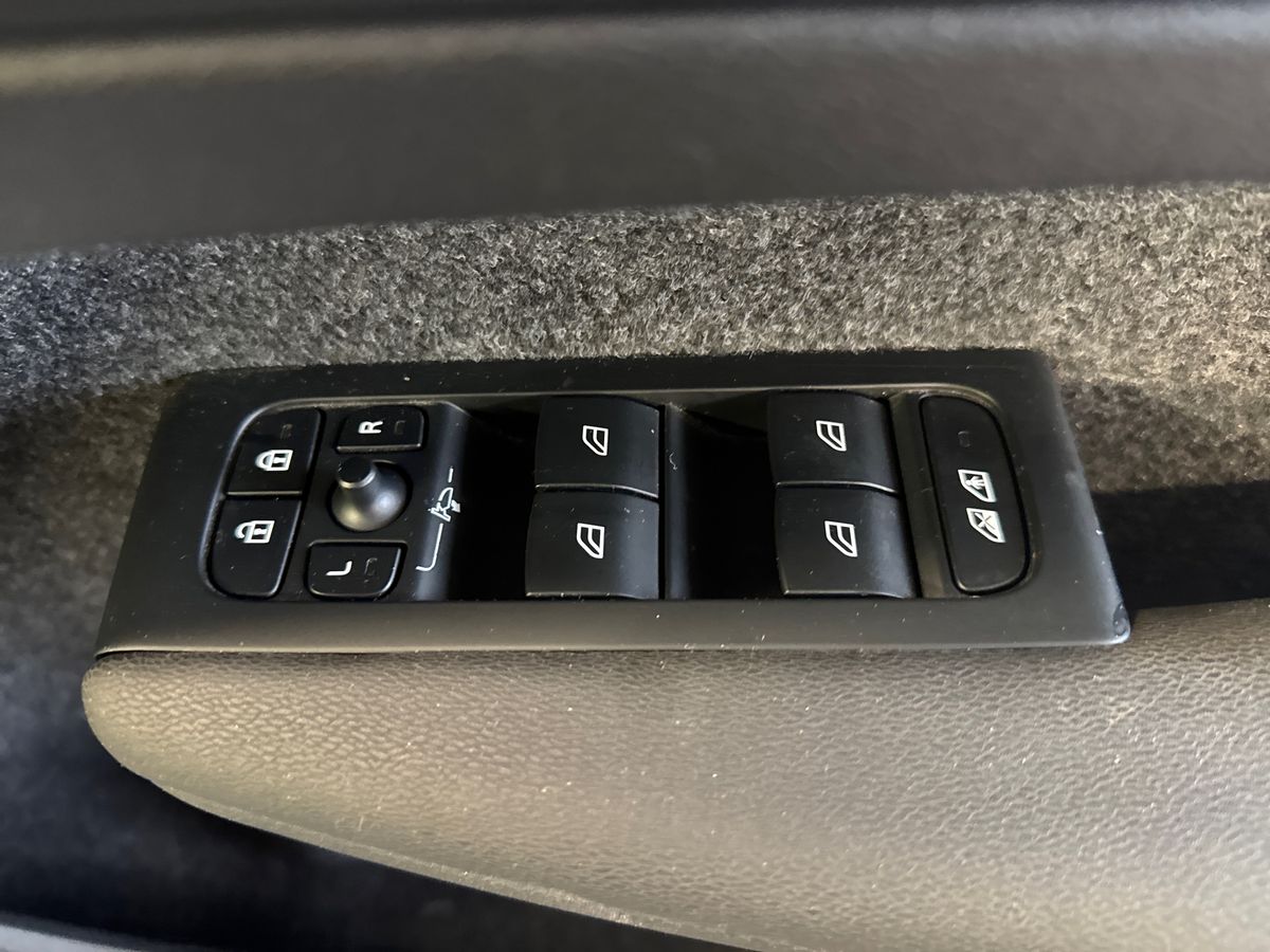 Used Volvo XC40 2023 for sale - 77959896: Photo 24