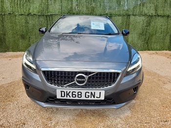 Used Volvo V40 2018 for sale - 78615914: Photo