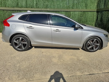 Used Volvo V40 2015 for sale - 79550295: Photo