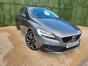 Used Volvo V40 Cross Country 2018 for sale - 78711911: Photo
