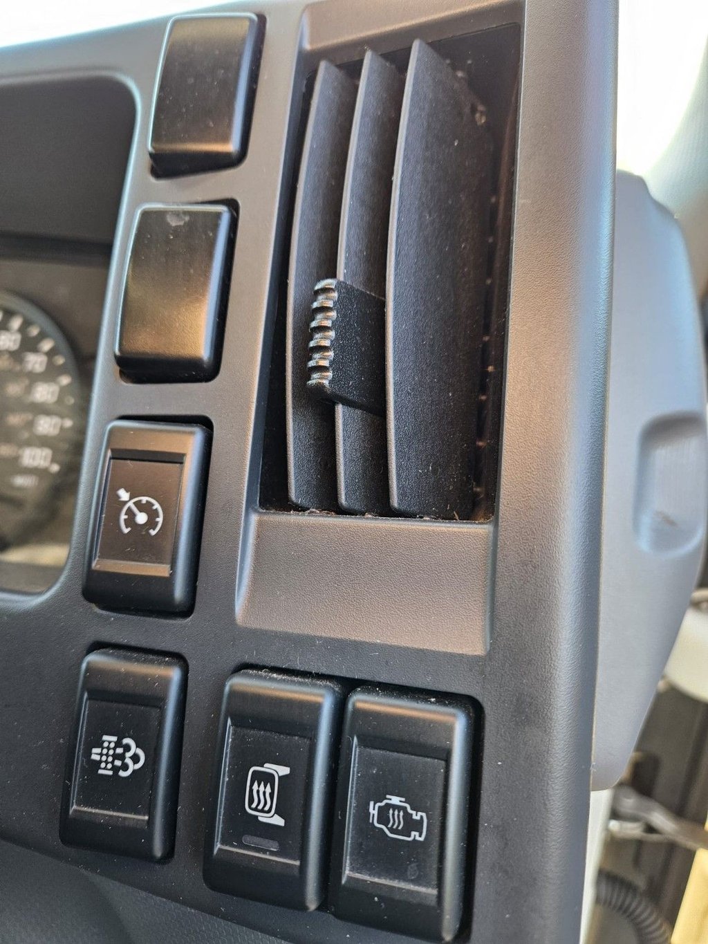 Used Isuzu Forward 2018 for sale - 76962237: Photo 21