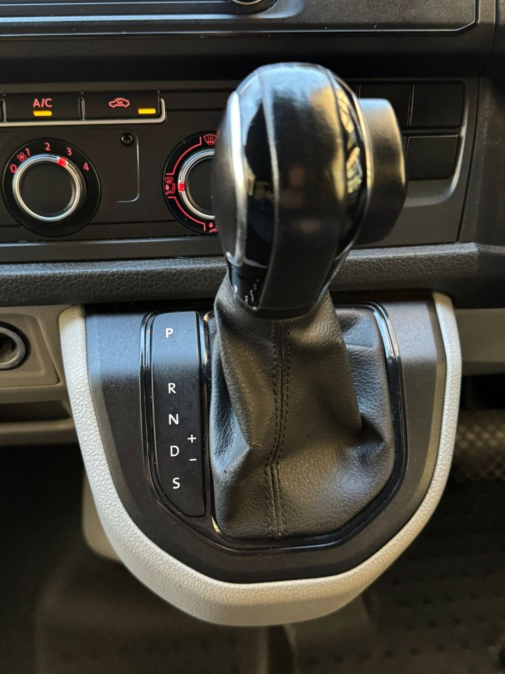 Used Volkswagen Transporter 2019 for sale - 77188802: Photo 25