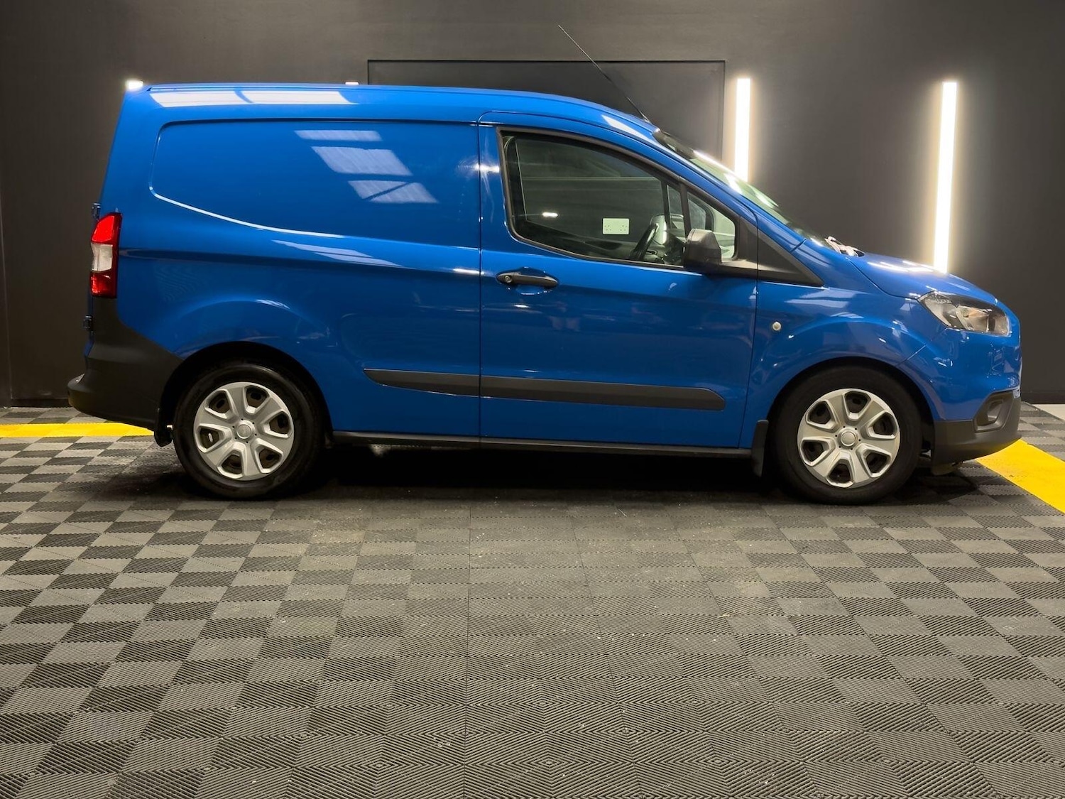 Used Ford Transit Courier for sale - 77267635: Photo 6