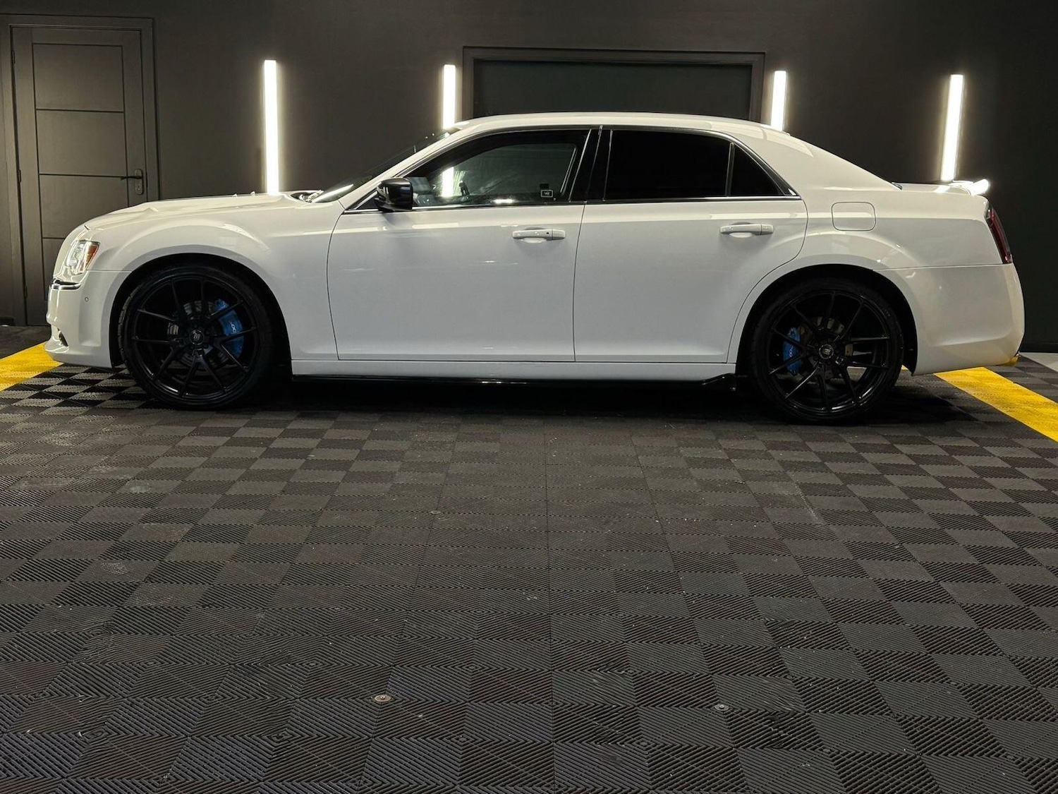Used Chrysler 300C 2013 for sale - 77377554: Photo 6