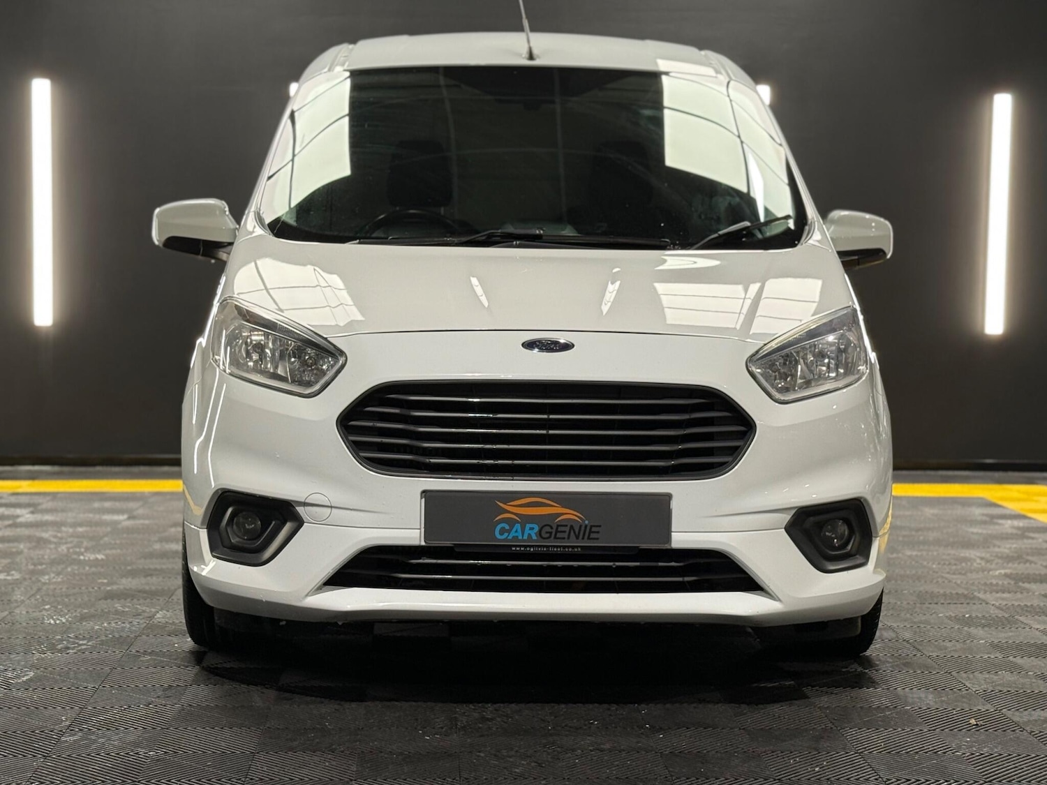 Used Ford Transit Courier for sale - 77267344: Photo 2