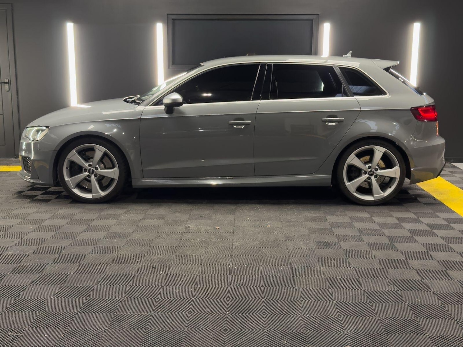 Used Audi RS3 2016 for sale - 77883420: Photo 3