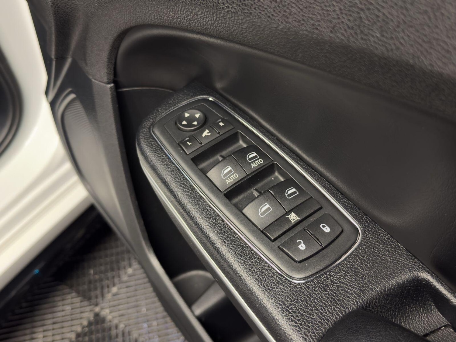 Used Chrysler 300C 2013 for sale - 77175459: Photo 15