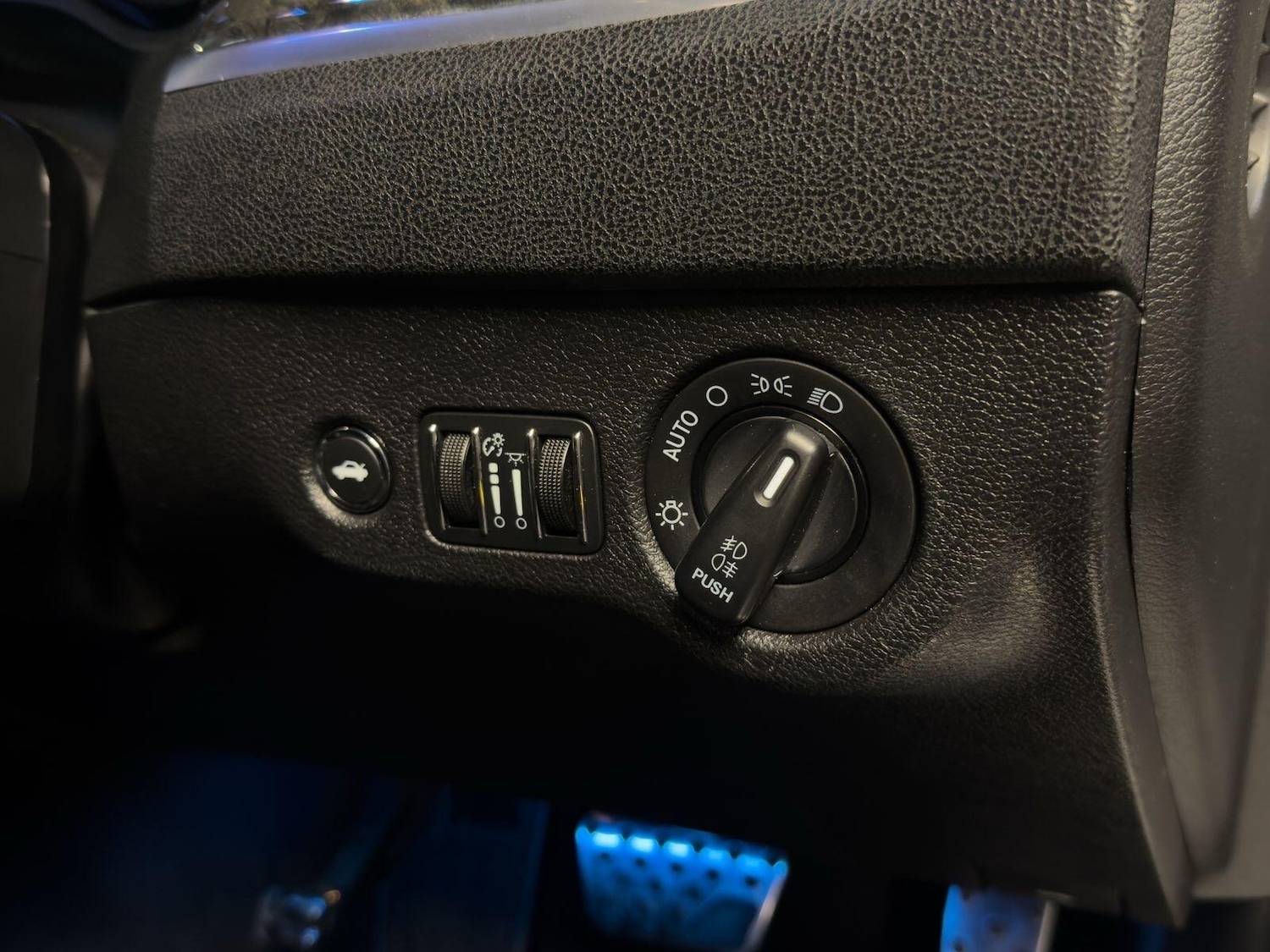 Used Chrysler 300C 2013 for sale - 77175459: Photo 18