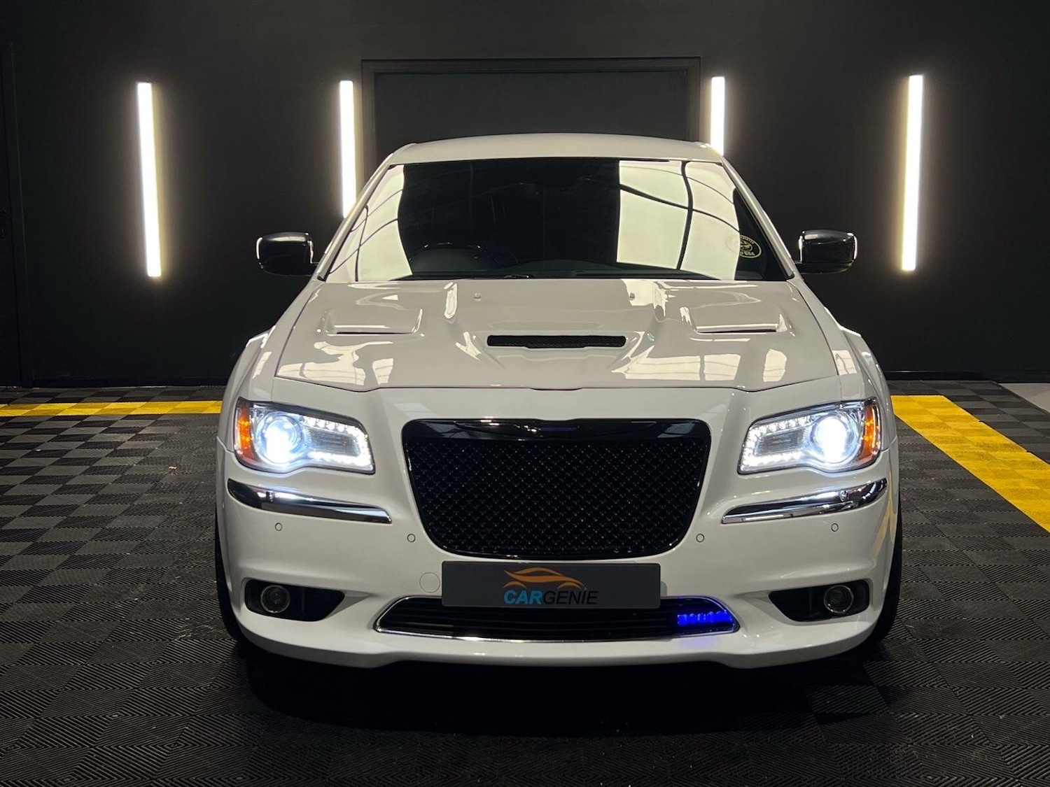 Used Chrysler 300C 2013 for sale - 77175459: Photo 2