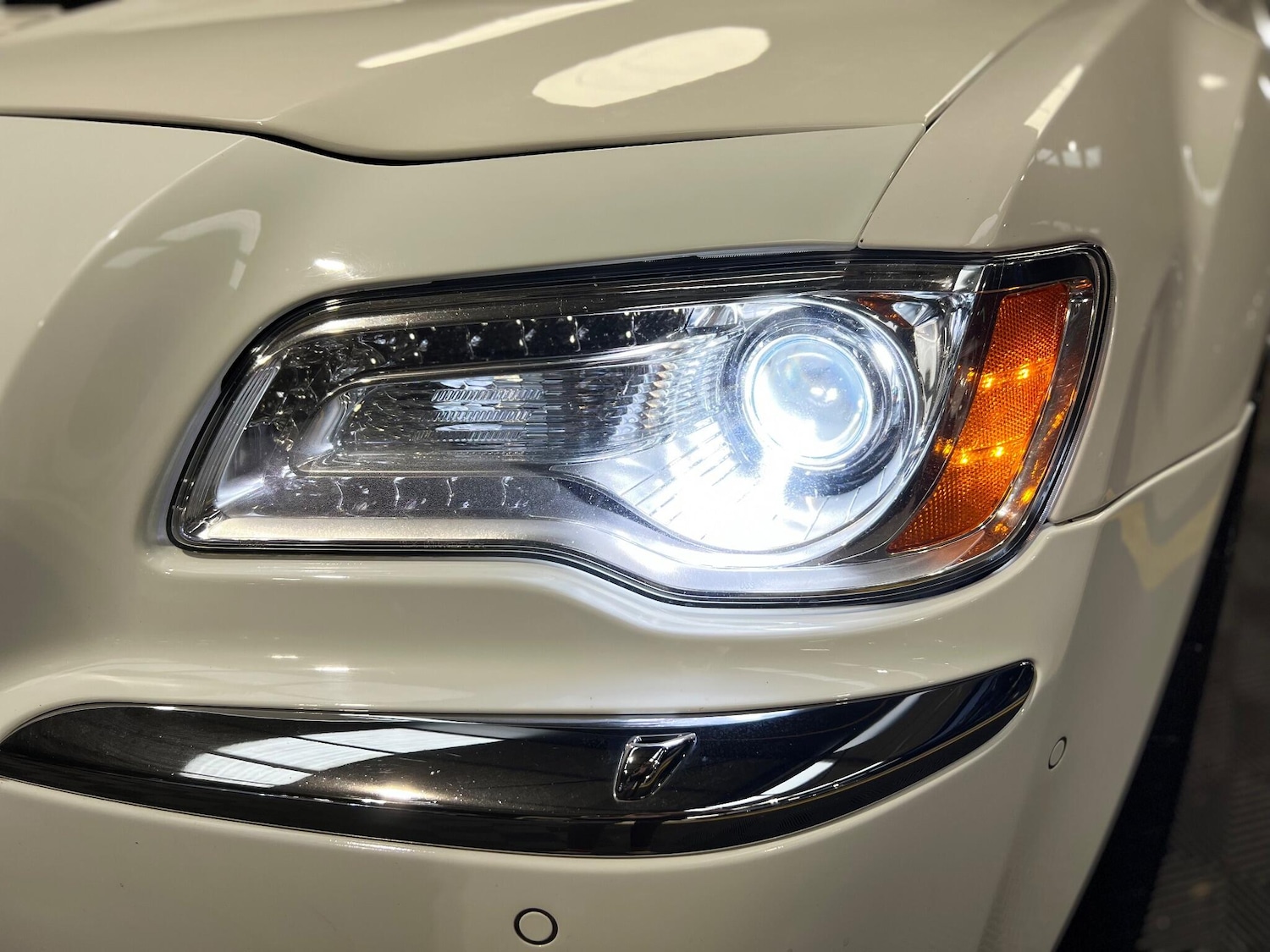 Used Chrysler 300C 2013 for sale - 77175459: Photo 32