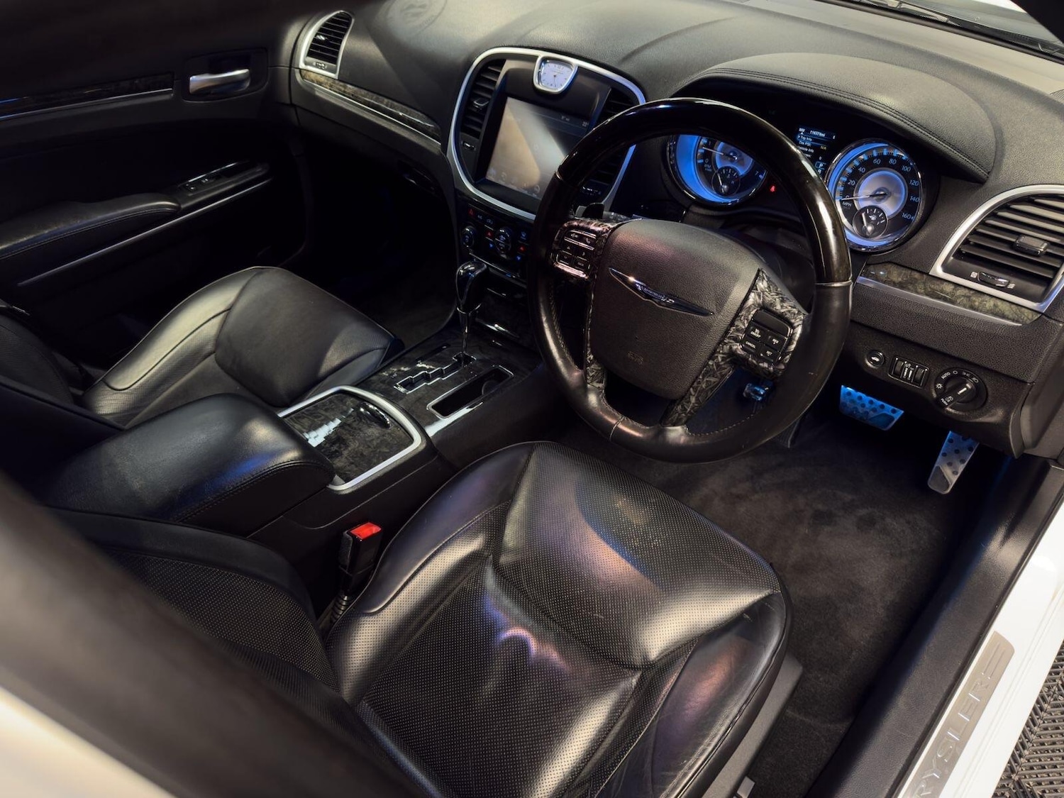 Used Chrysler 300C 2013 for sale - 77175459: Photo 37