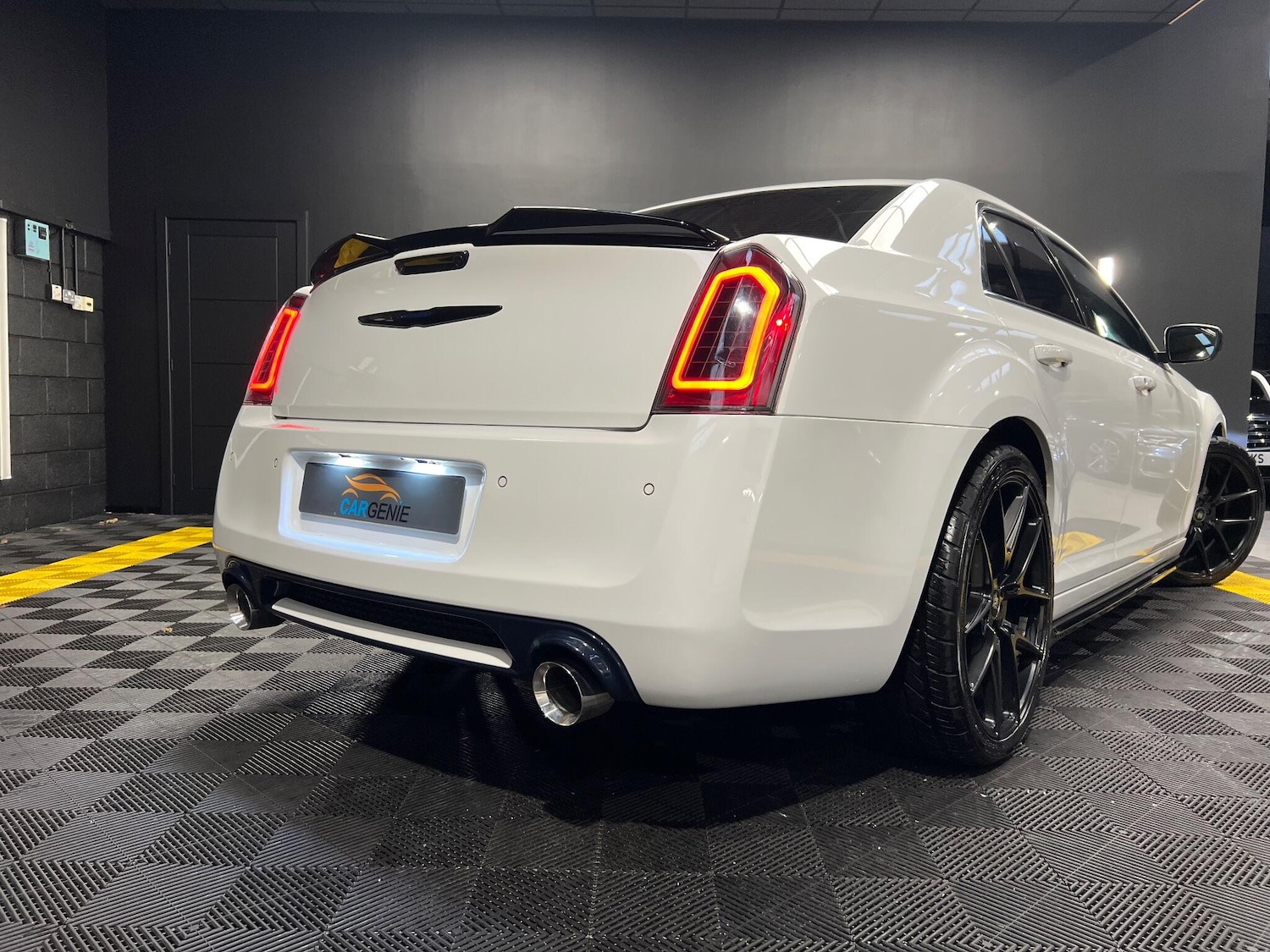 Used Chrysler 300C 2013 for sale - 77175459: Photo 8