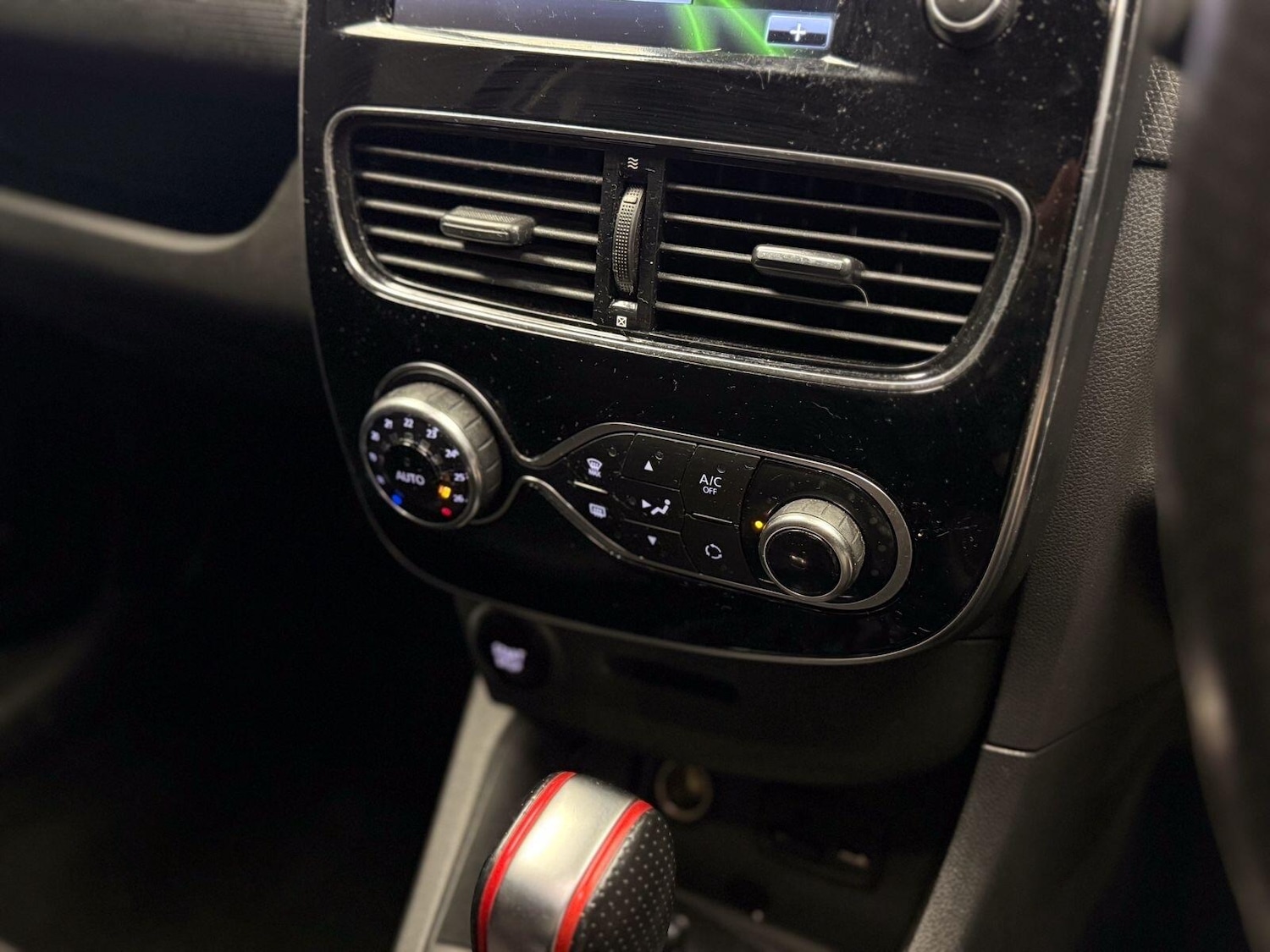 Used Renault Clio for sale - 77597719: Photo 19