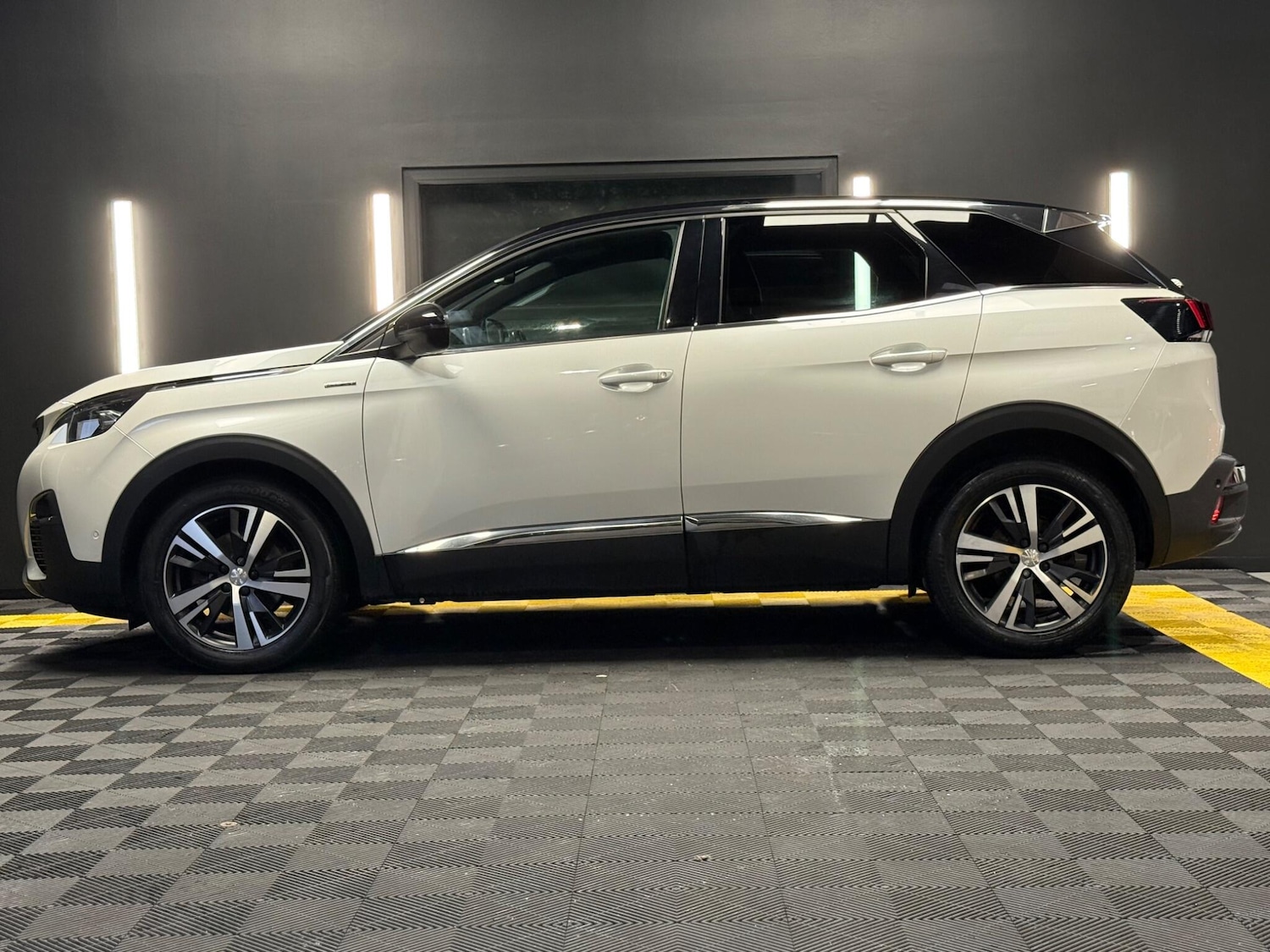 Used Peugeot 3008 2017 for sale - 77344428: Photo 2