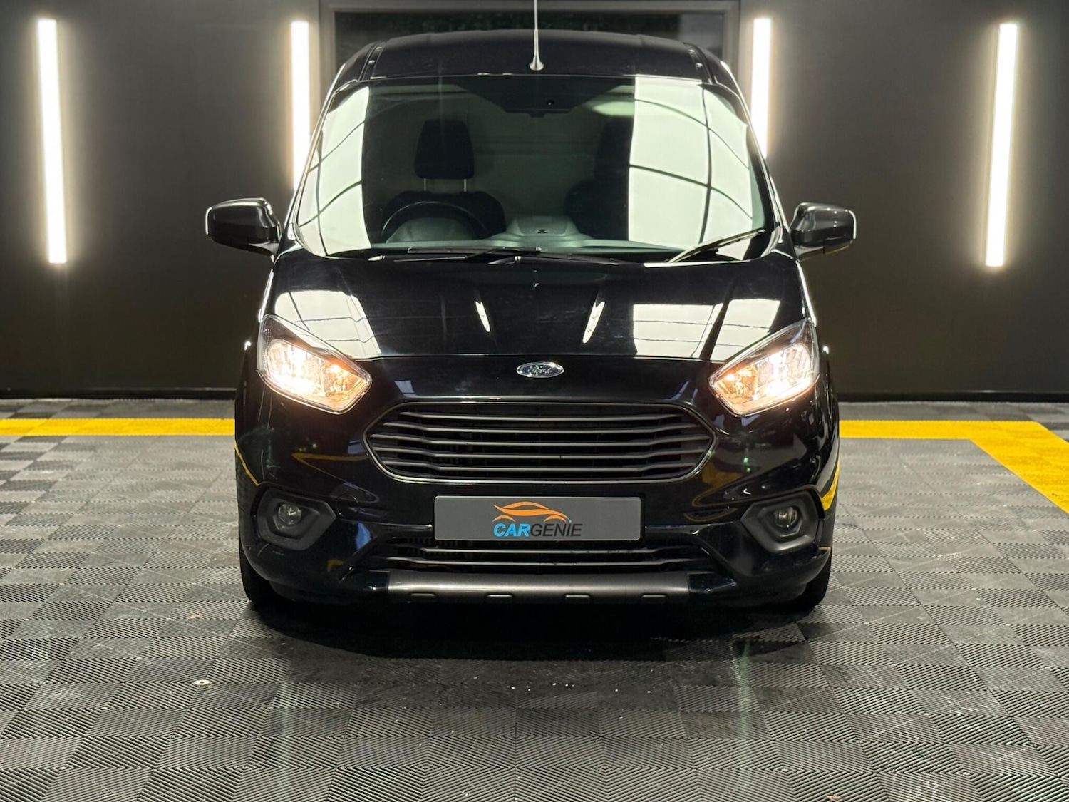Used Ford Transit Courier for sale - 77267764: Photo 2