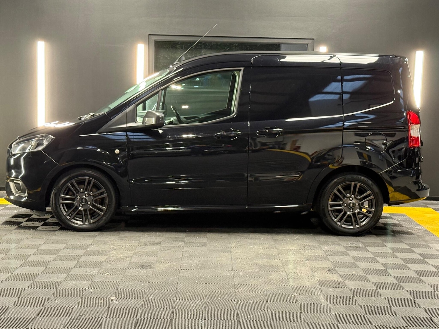 Used Ford Transit Courier for sale - 77267764: Photo 4