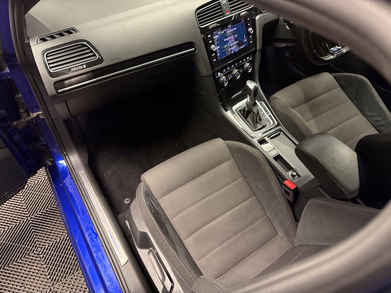 Used Volkswagen Golf 2018 for sale - 77695906: Photo 25