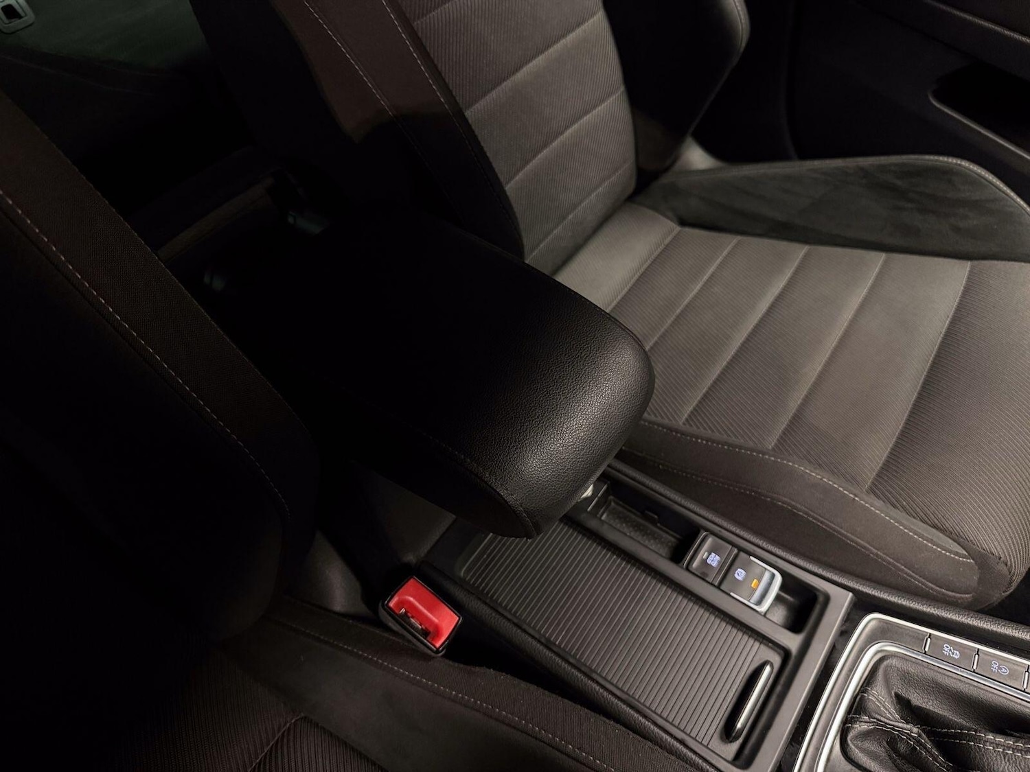 Used Volkswagen Golf 2018 for sale - 77695906: Photo 36