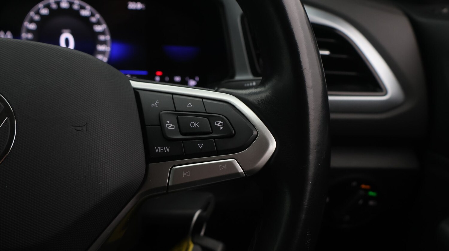 Used Volkswagen T-Roc 2023 for sale - 77747615: Photo 24